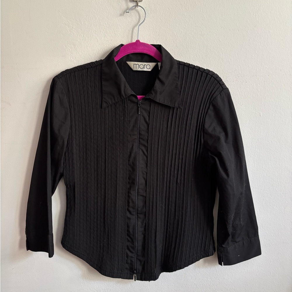 Mara pleated top, can also be worn as a jacket. Size M.